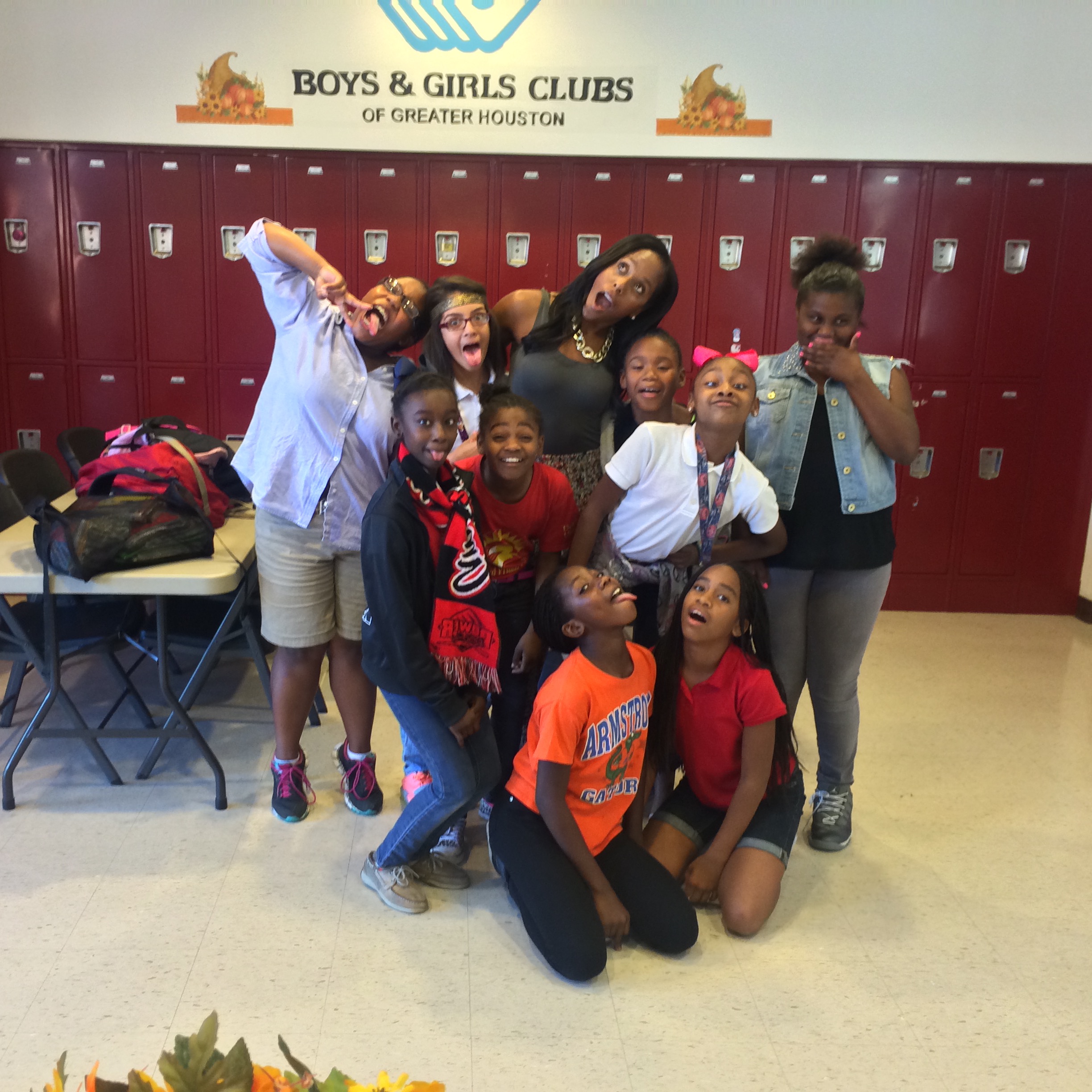 Photo 3 from 2 LIVVV