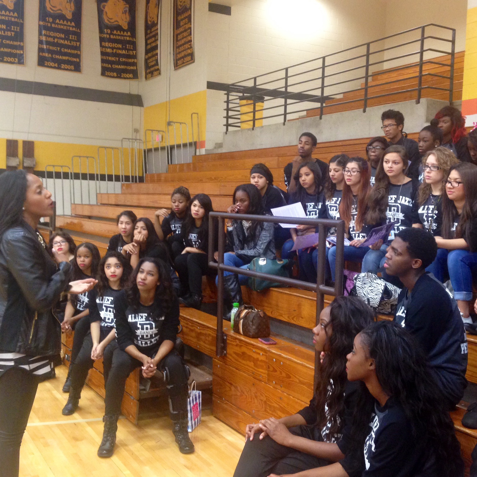 Photo 4 from 2 LIVVV