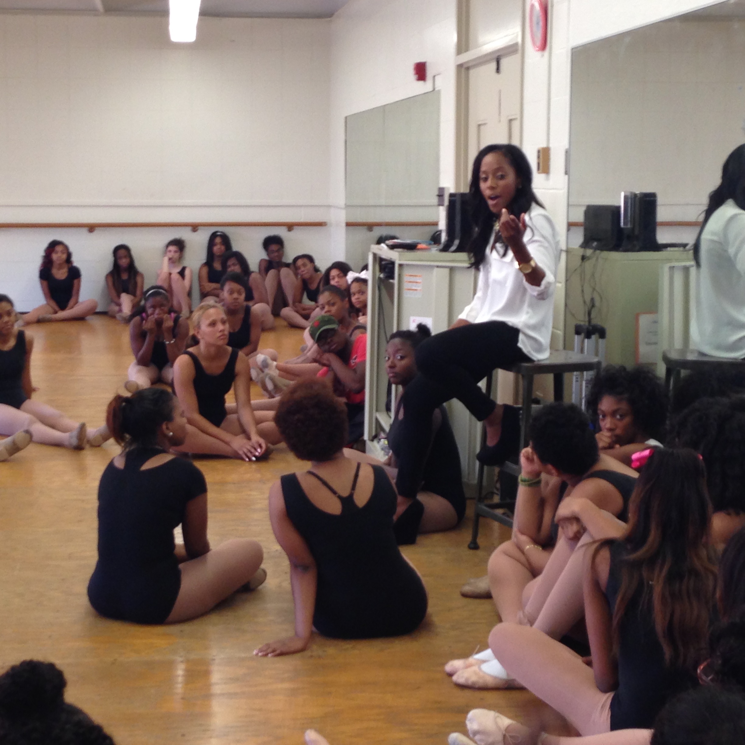 Photo 9 from 2 LIVVV